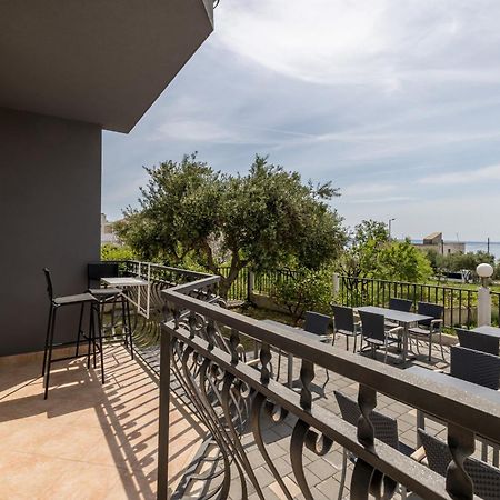Mediterano Apartments Podstrana Bagian luar foto