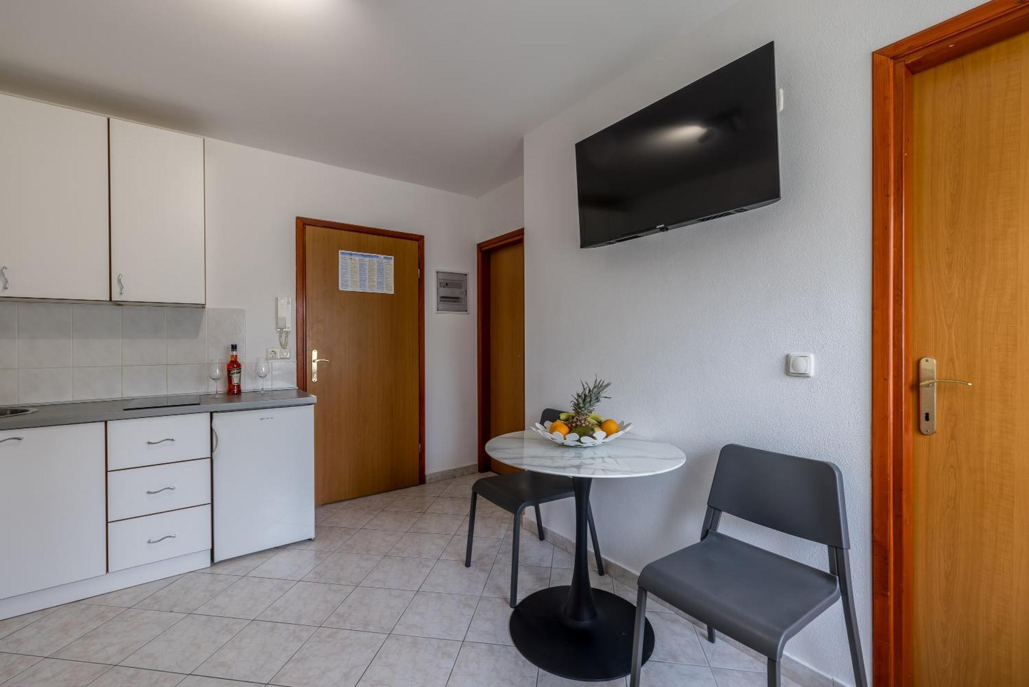 Mediterano Apartments Podstrana Bagian luar foto