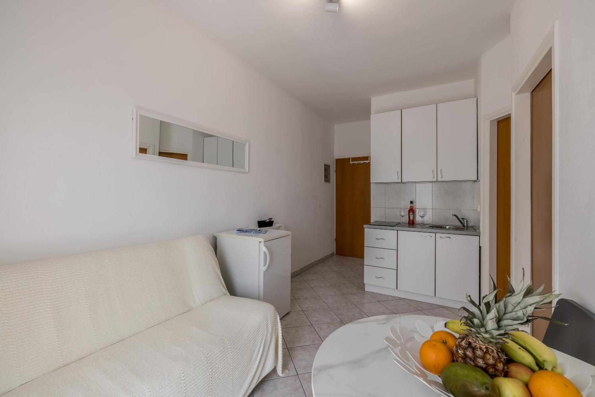 Mediterano Apartments Podstrana Bagian luar foto