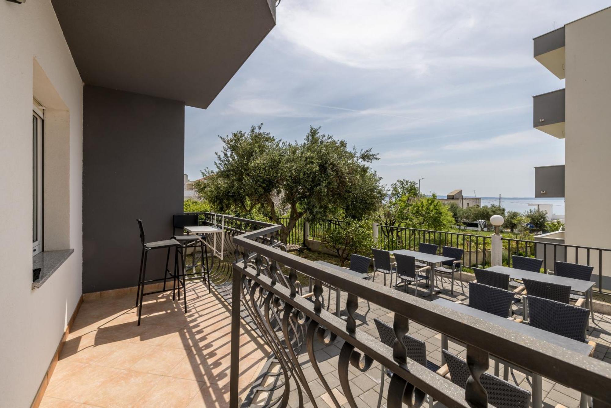 Mediterano Apartments Podstrana Bagian luar foto